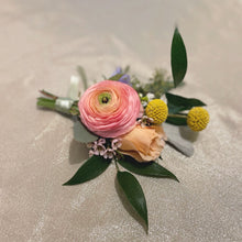 Load image into Gallery viewer, Pin-On Boutonniere